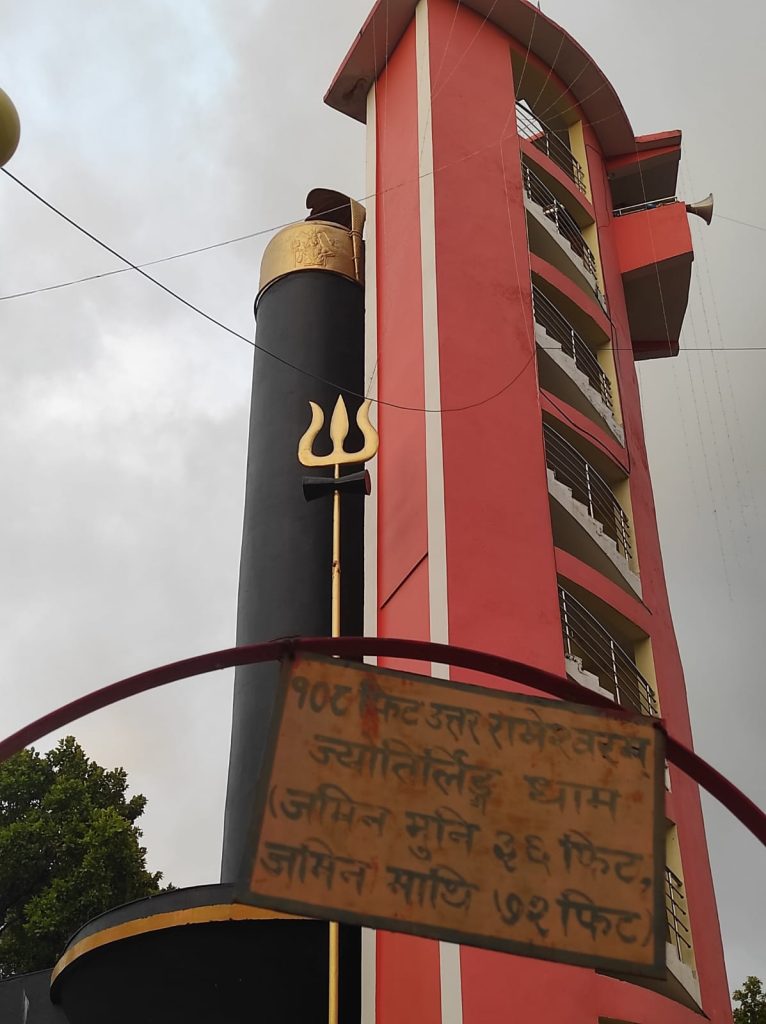 Alt Text: A majestic view of the 108-foot Shiva Linga, surrounded by temples and religious structures at Shivpuri Dham.