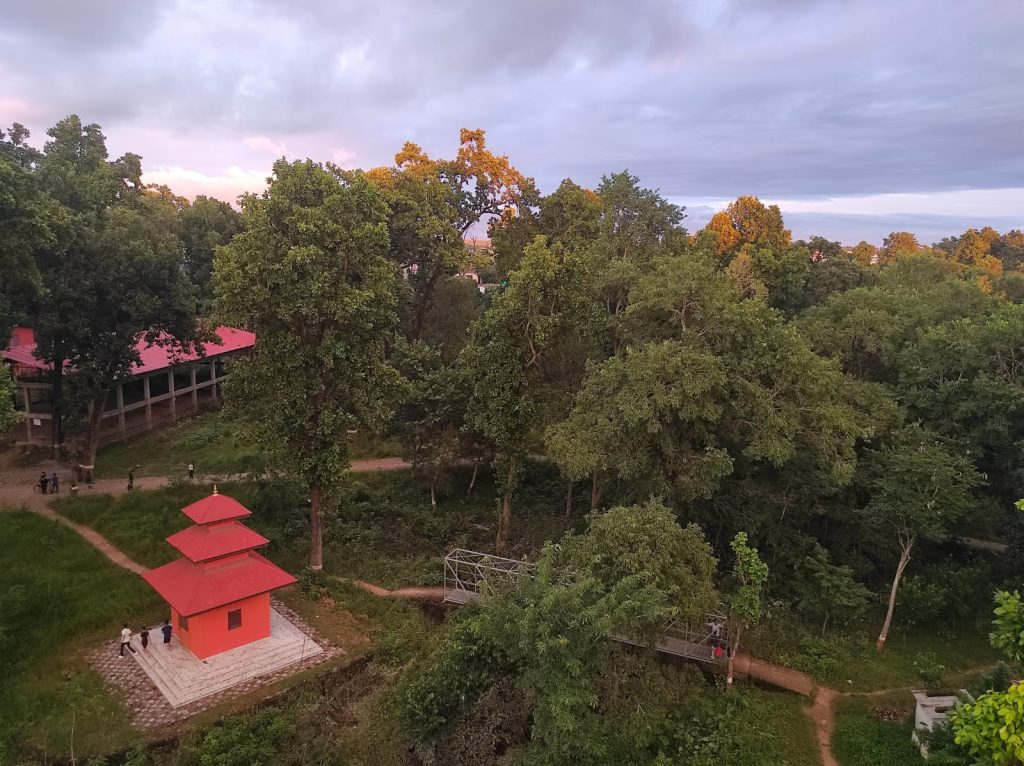 Alt Text: A wide-angle view of the Panchayan Kundas with the main Shiva Kunda at the center.